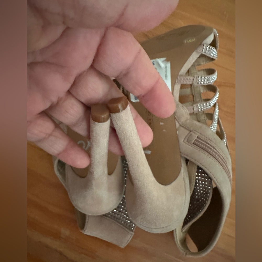 Vince Camuto Cream Heels with Cage Design size 9.5 - Picture 7 of 14